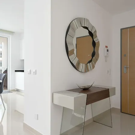 Stylish Marina View In Apartmán