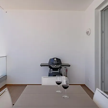 Stylish Marina View In Apartmán