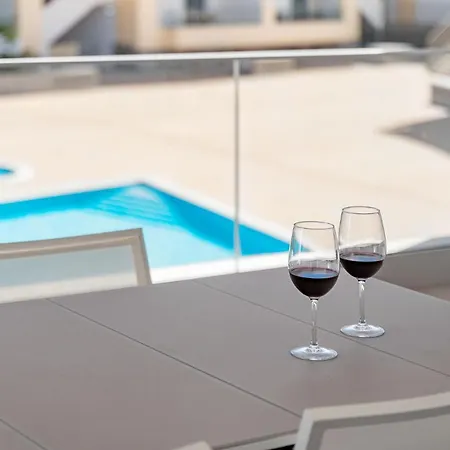Διαμέρισμα Stylish Marina View In